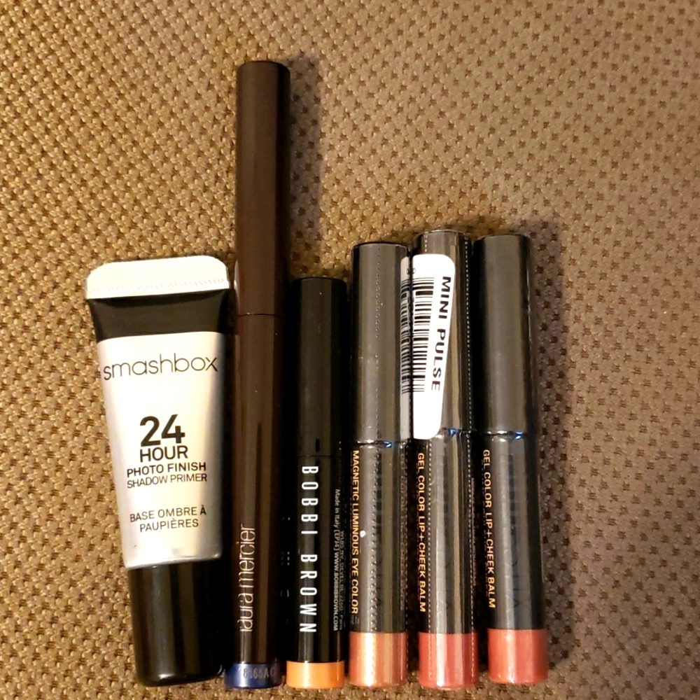 Cream eye shadow variety